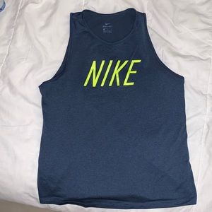 Nike tank top💙💚